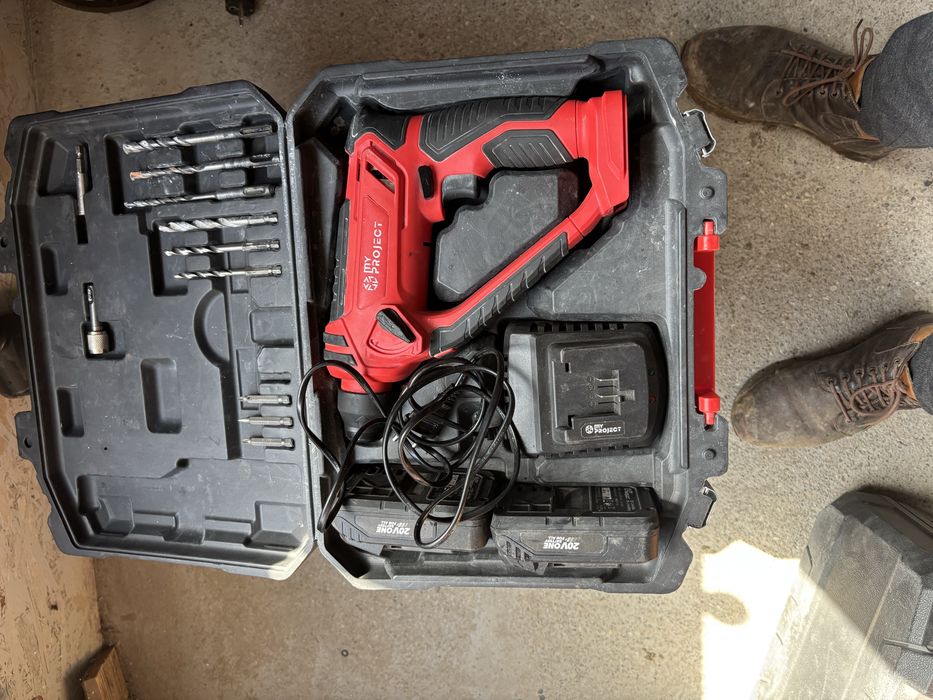 Set scule pe acumulator