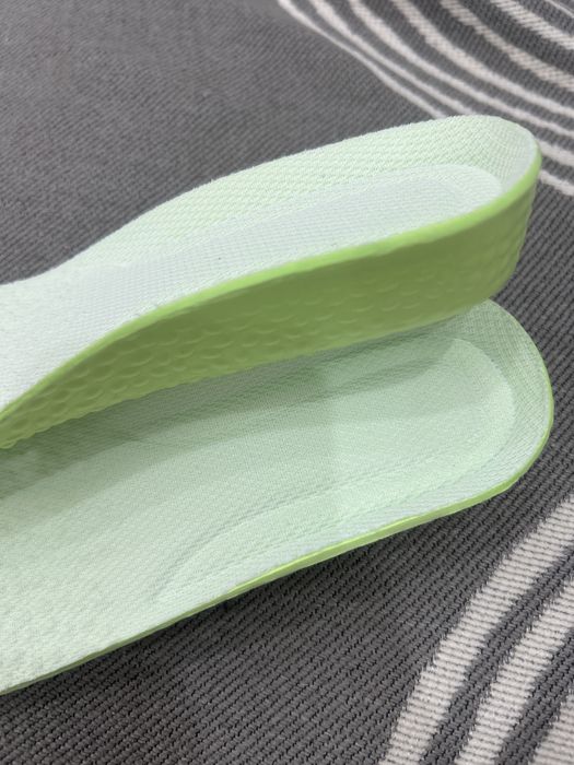 стелки для обуви добавляет 2 см