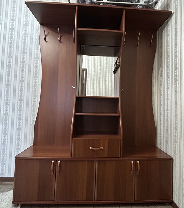 Прихожий шкаф продам
