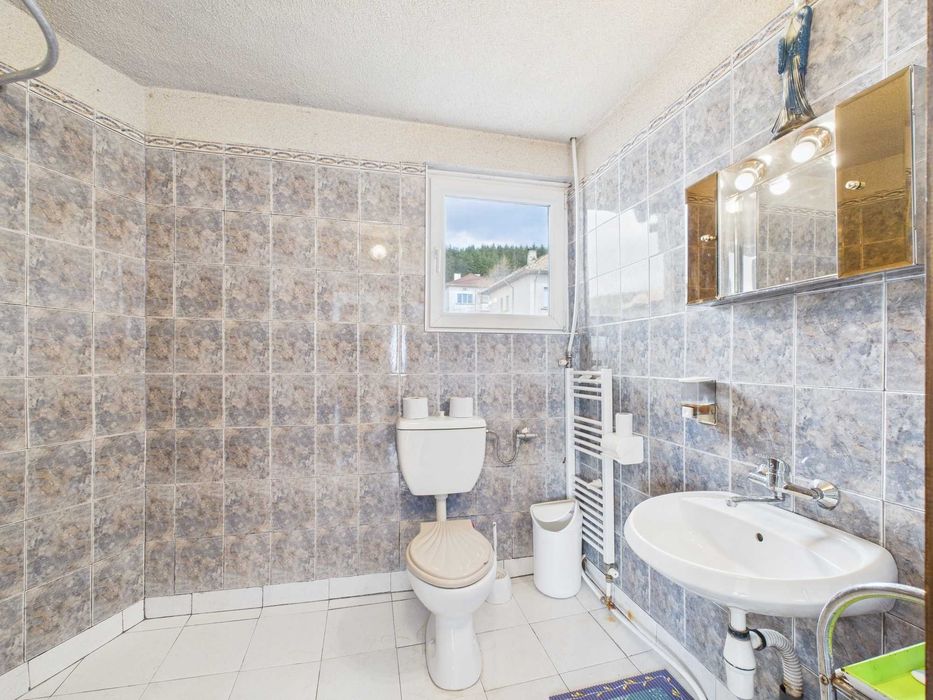 Продава се Къща в Годеч - 290 кв.м за 1363 €/кв.м - Снимка #19