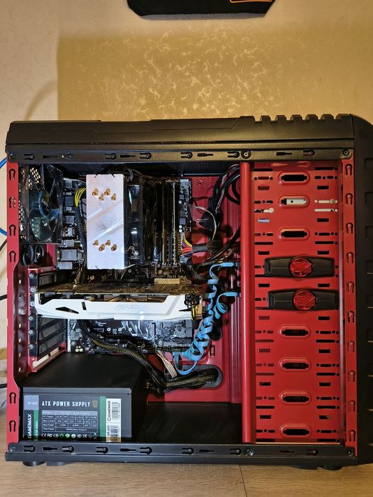 Intel Core I7, 32gB, Nvidia 1070 gtx.