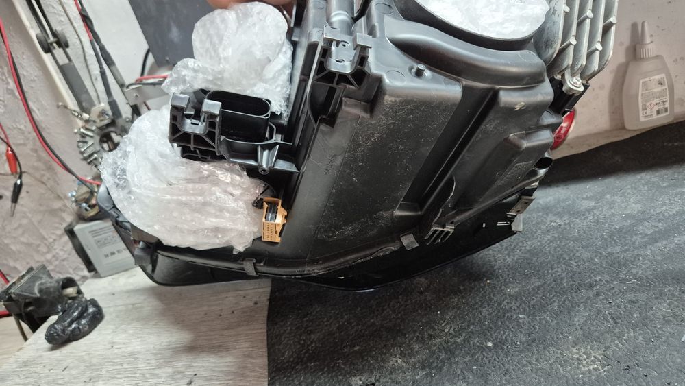 Far dreapta bixenon audi a5 2013