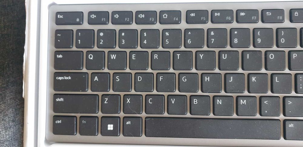 Dell Premier Multi-Device Wireless Keyboard & Mouse KM7321W C995W