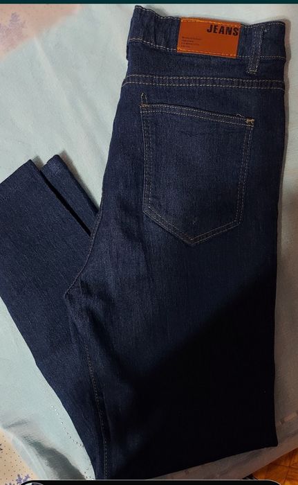 Продам женские джинсы