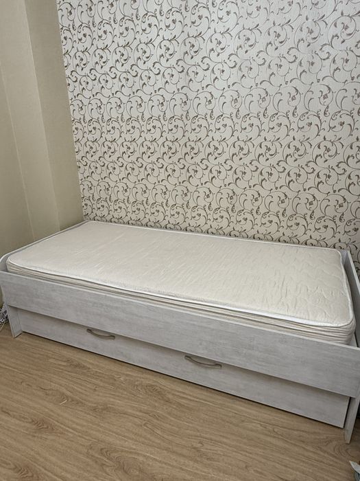 Кровать с матрацами верх 90*200 низ 80* 200