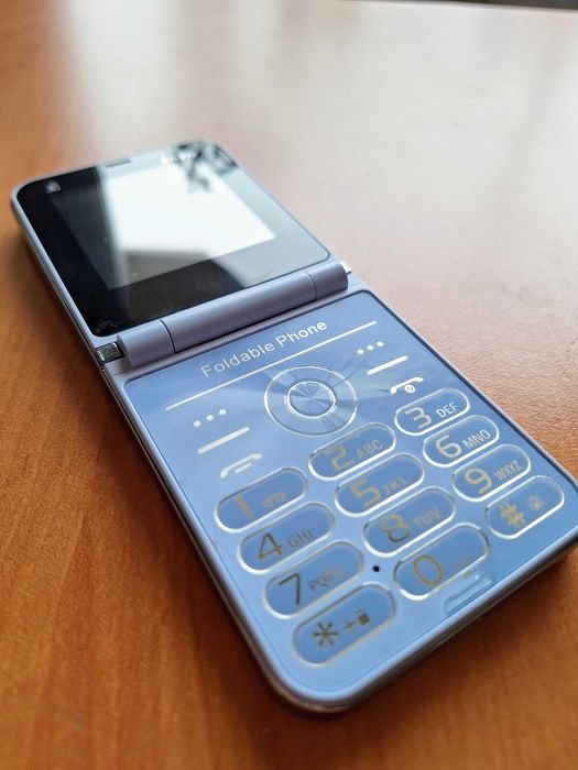 Сгъваем телефон само за 20 евро