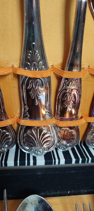 Дълбоко посребрени прибори за хранене