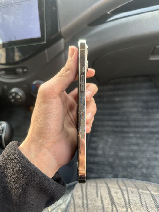 Iphone 12 pro max holati yaxshi 256 gb rangi gold