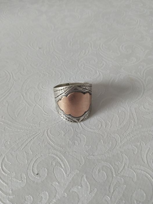 Сақина сатылады.