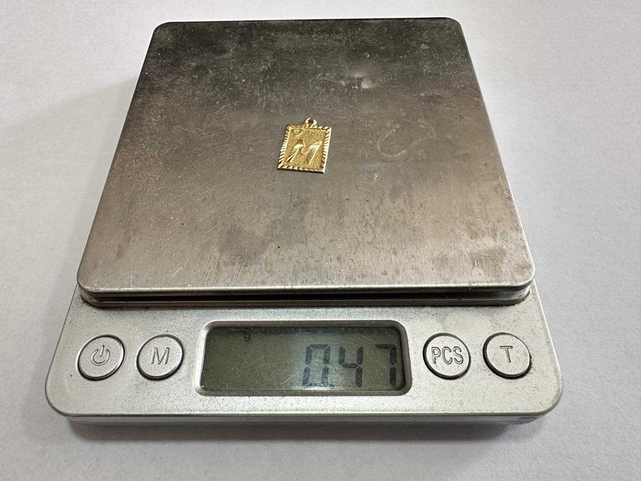 Златна висулка с буква „М“ – 14К, 0.47 г