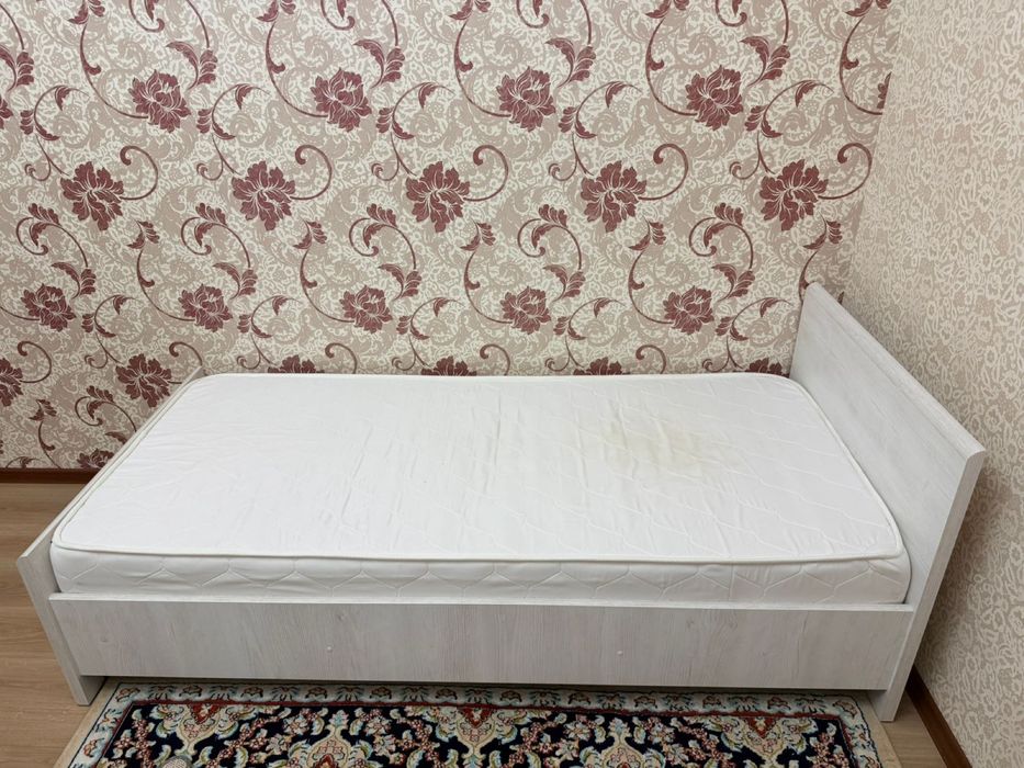 Кровать  б/у  хорошем состояний