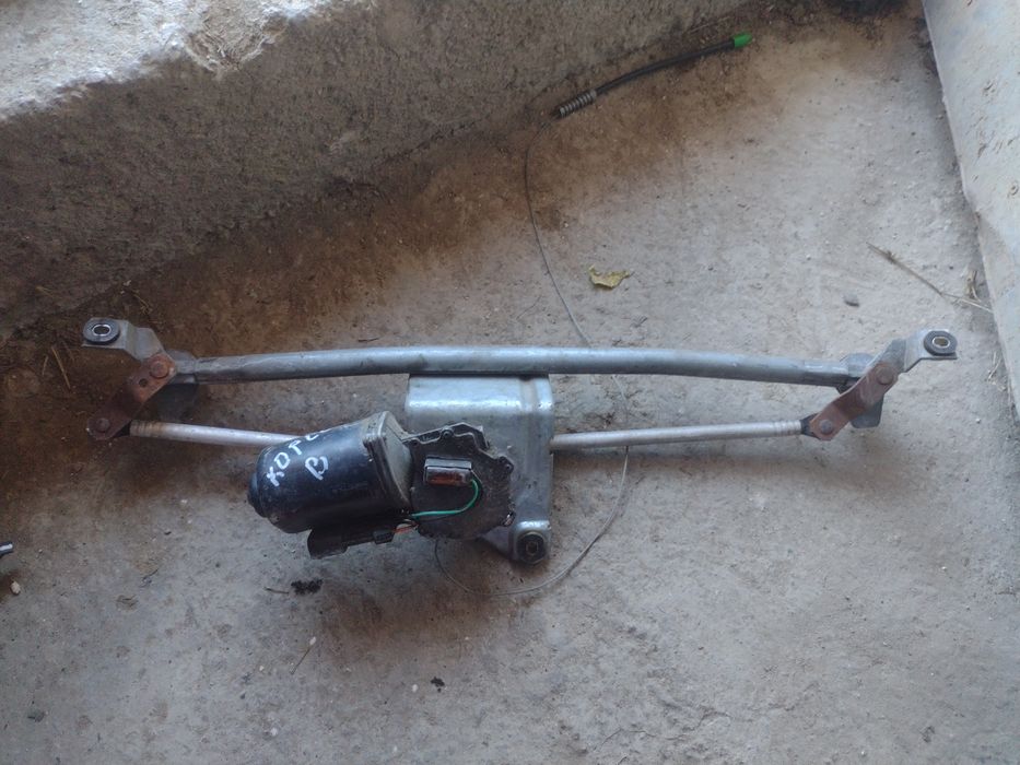 Продавам моторче за чистачки за opel corsa b