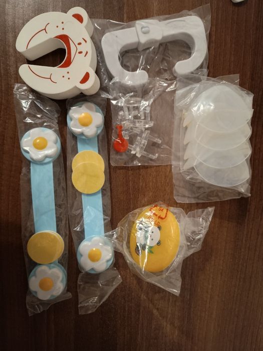 2 seturi Chicco Kit de siguranta pt dulap,priza,usa,frigider si lampa