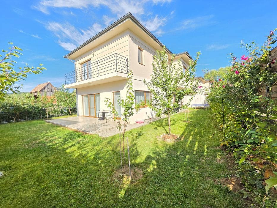 PROPRIETAR vand casa, 120 mp, 4 camere, 350 mp gradina in zona Urbano