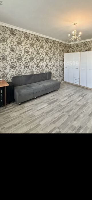 Продам диван на ножках