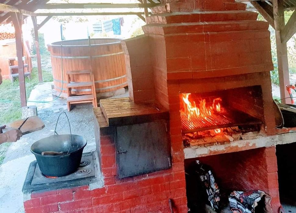 Cabana de închiriat cu piscină încălzită  si jacuzzi cu hidromasaj