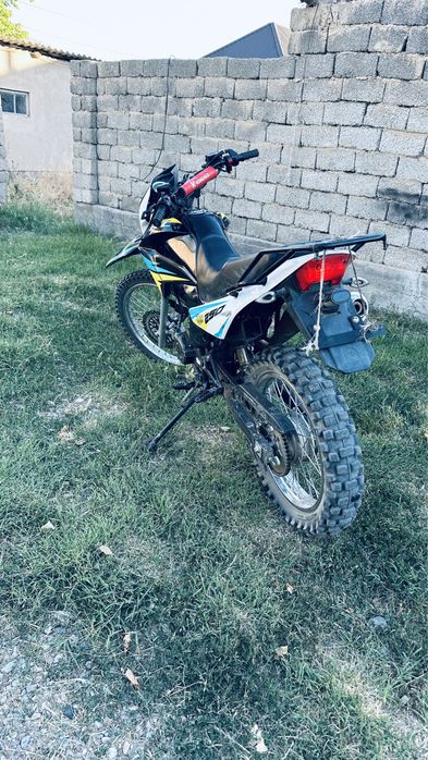 Мотоцикл эндуро 250куб