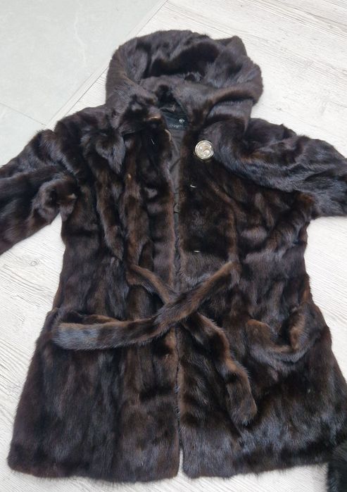 Норковая шуба коричневого цвета