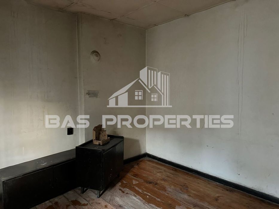 Продава се Тристаен апартамент в София, Център - 80 кв.м за 988 €/кв.м - Снимка #4