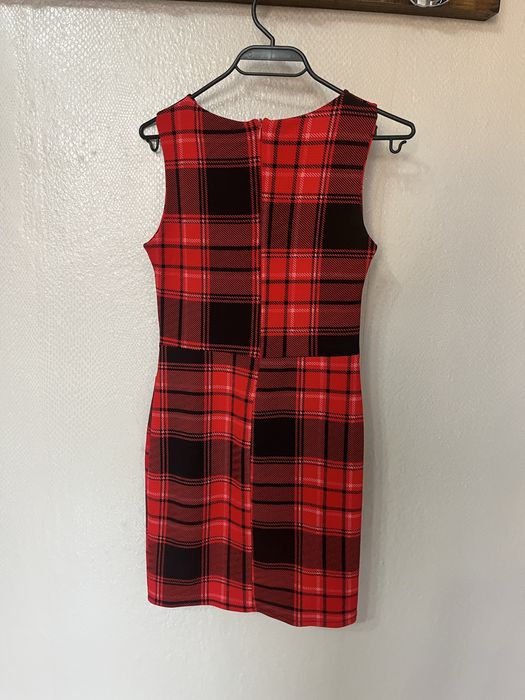 Официални рокли.