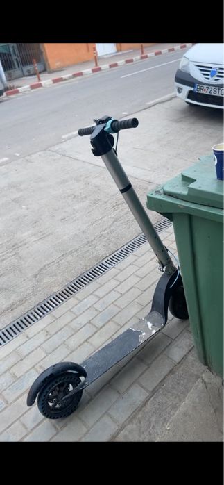 Vand trotineta electrica în stare foarte buna