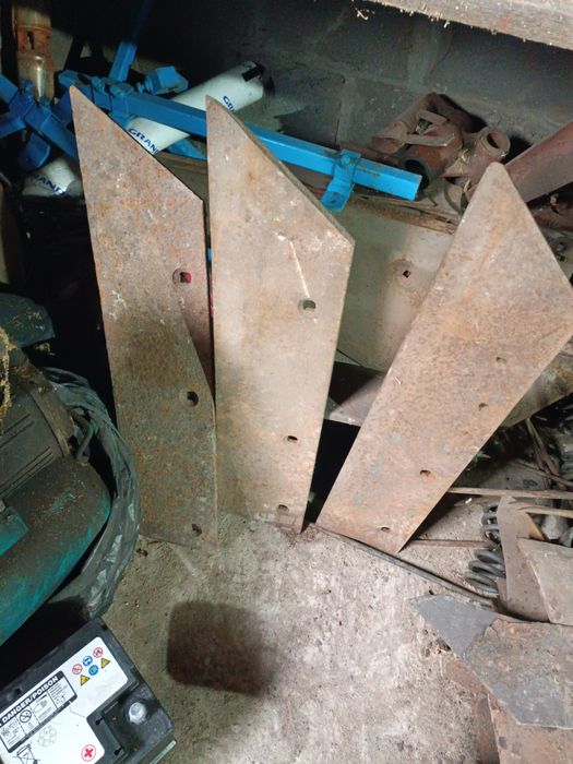 Лемеха на плуги .