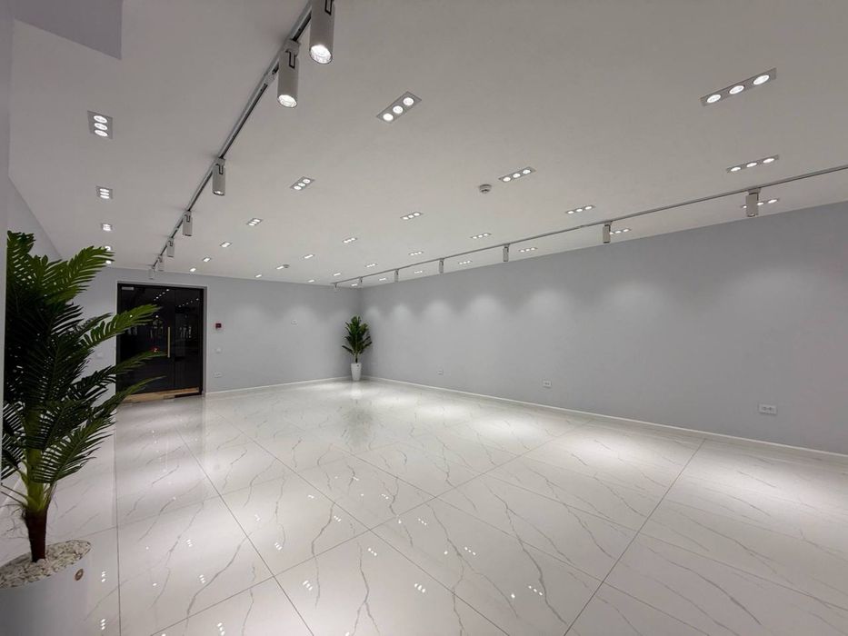 Срочно сдается офис магазин 85м2 + паркинг Шота Руставели