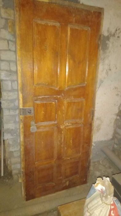 Продам дверь входную деревянную