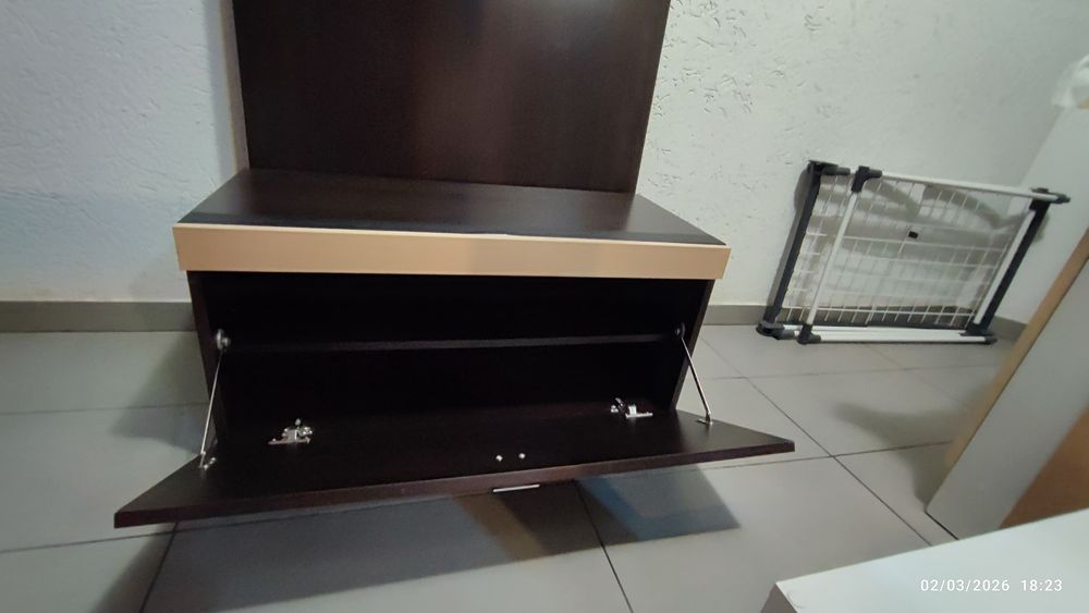 Cuier hol cu oglinda + banca cu pantofar. Sibiu, zona Doamna Stanca