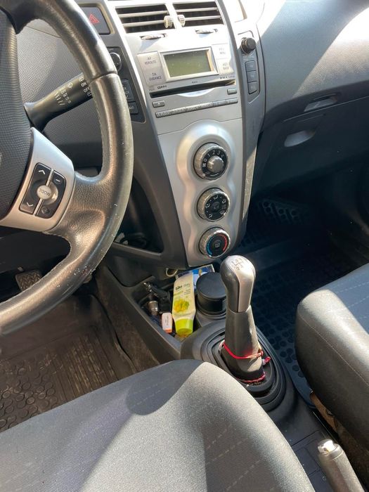 Кола Toyota Yaris