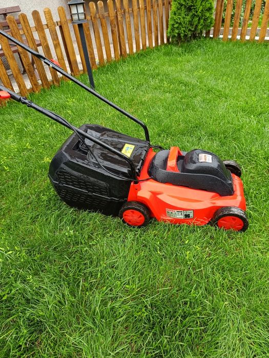 Електрическа косачка Hecht