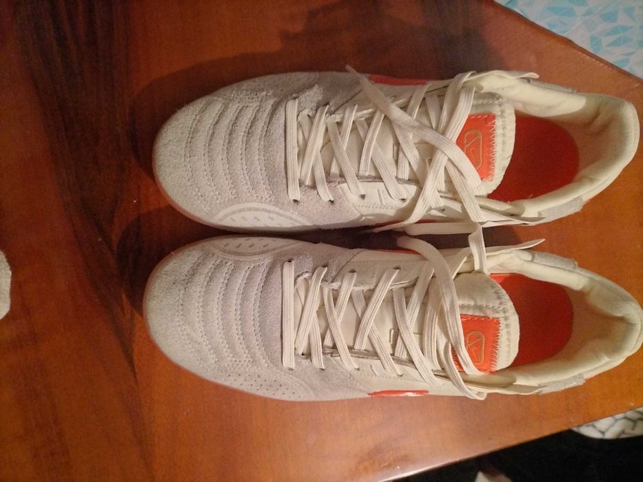 Продаю футзалки найк