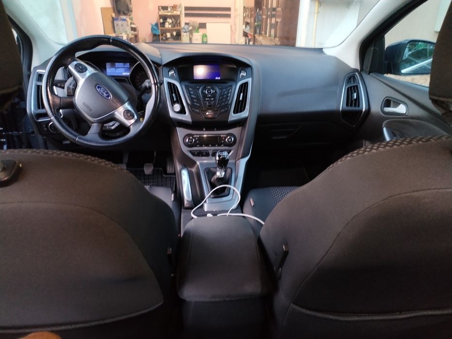 Ford focus anul 2013 diesel, culoarele albastru , genti alumini etc.mob.0729414074