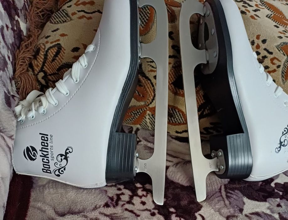 Коньки женские новые