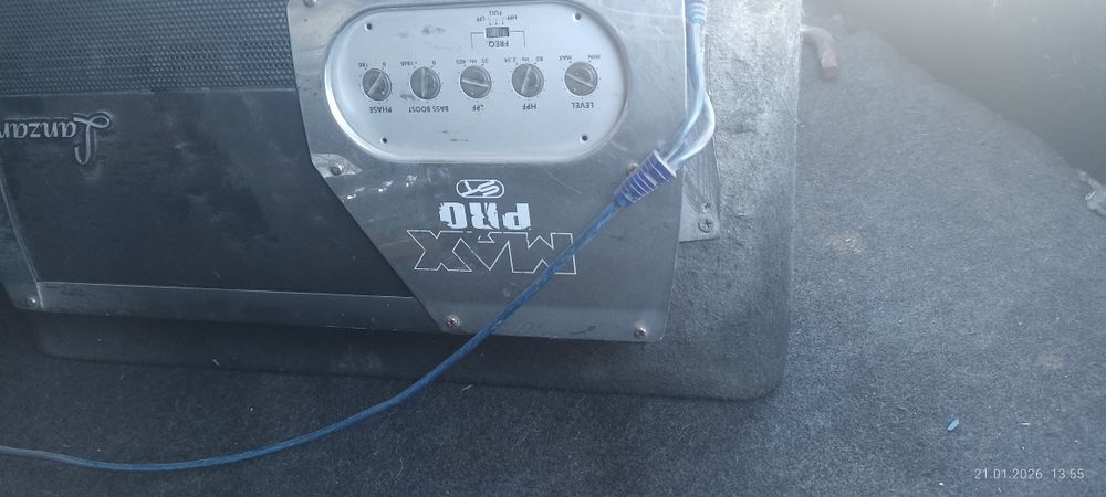 Продам сабвуфер JBL