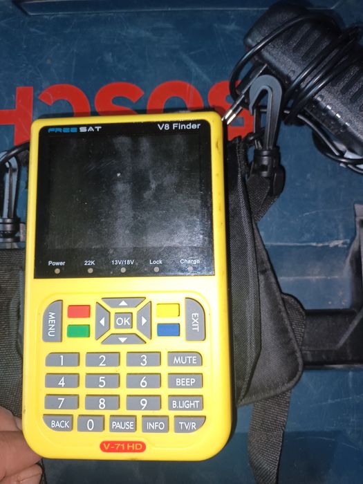 Vînd  căutător satelit