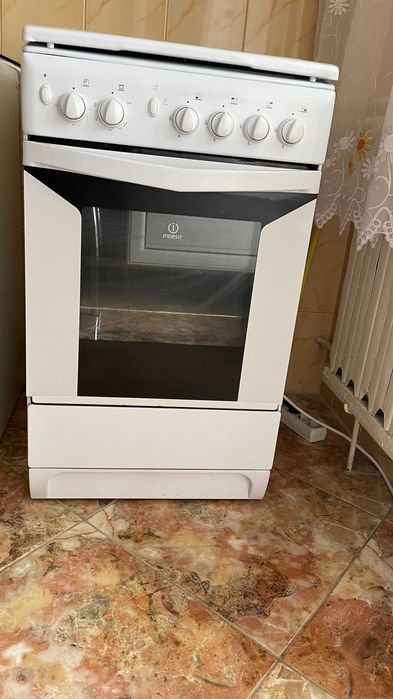 Aragaz Indesit cu 4 ochiuri