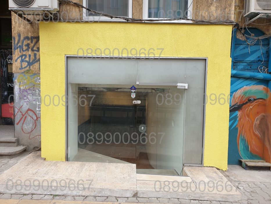 Дава се под наем Магазин в София, Медицинска академия - 12 кв.м за 360 € - Снимка #1