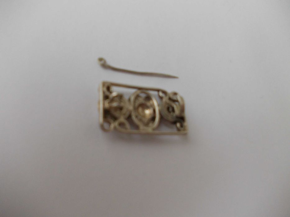 Brosa veche din argint