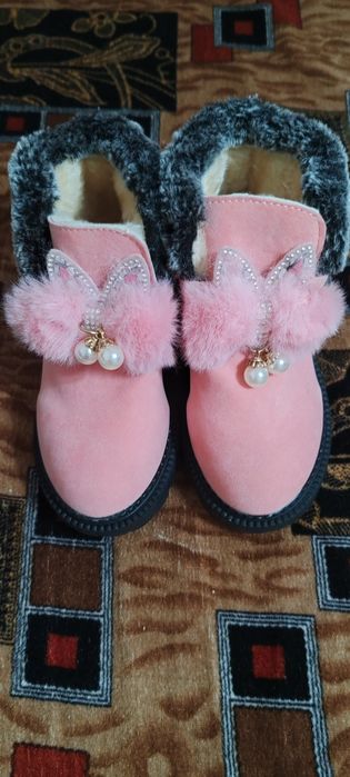 Продаю сапожки зимнии.