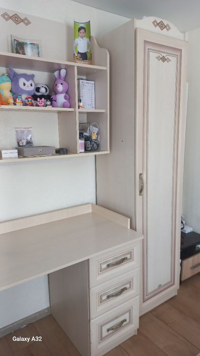 Продам подростковый гарнитур.