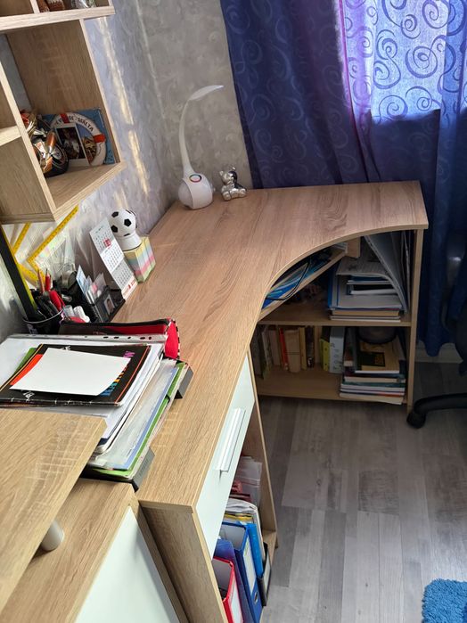 Ъглово бюро дъб сонама и бяло