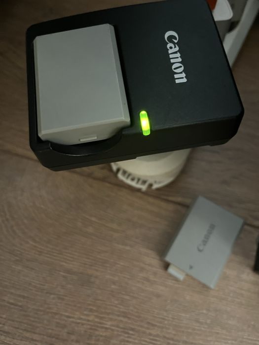 Aparat foto profesional Canon EOS Rebel XSi cu tot setul!