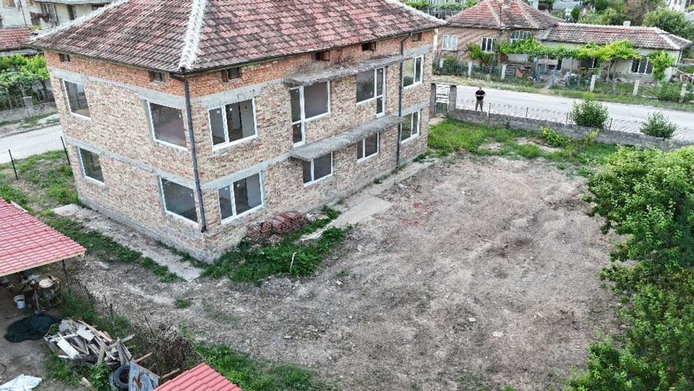 Продава се Къща в Долни чифлик - 390 кв.м за 265 €/кв.м - Снимка #4