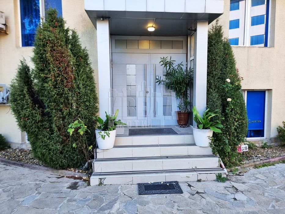 Дава се под наем Тристаен апартамент в к.к. Св.Св. Константин и Елена - 110 кв.м за 950 € - Снимка #10