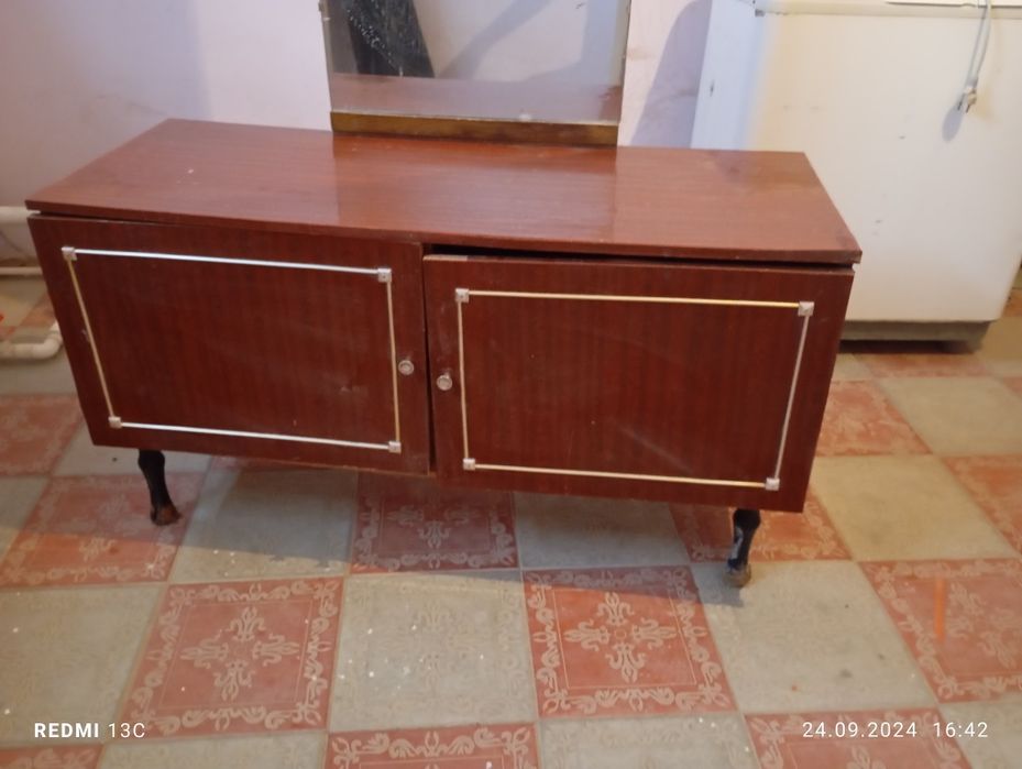 Прадаётся трюмо б/у