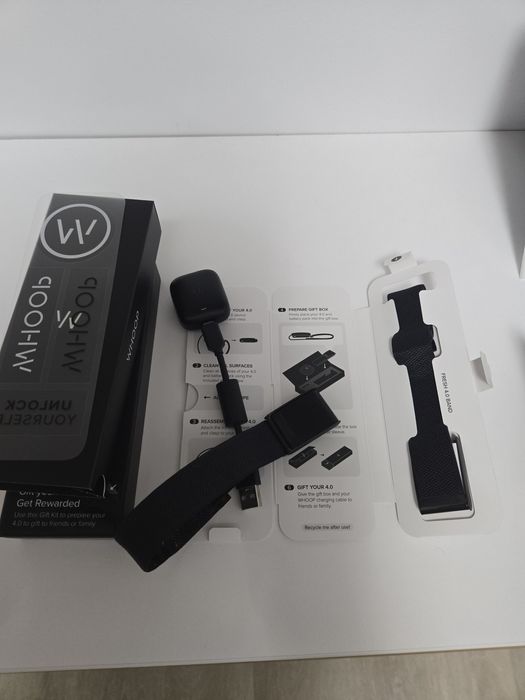 Whoop 4 cu bratara neagra si abonament gratuit 2 luni