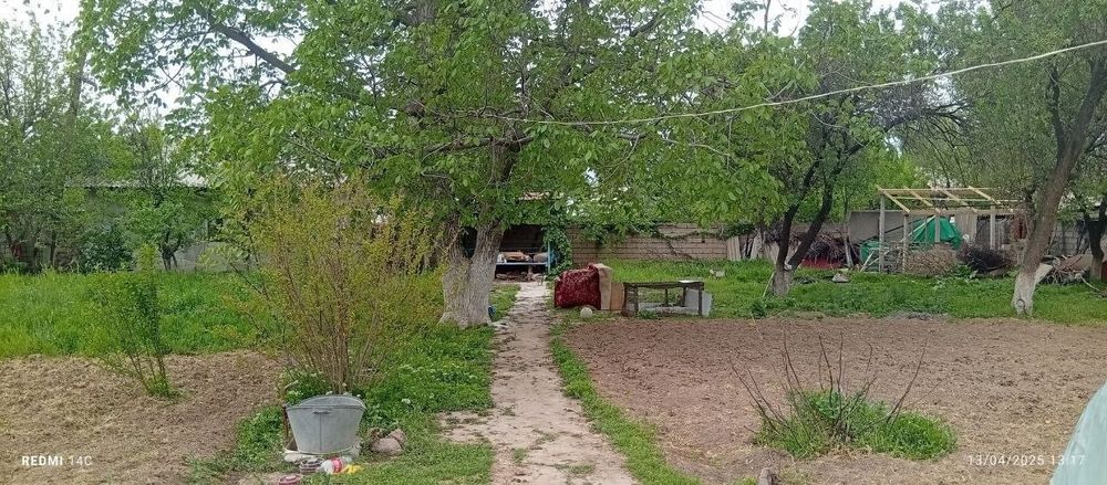 Бустонлик туман да Ховли сотилади