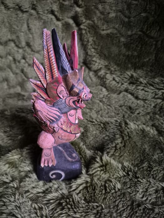 Vând o statuietă lemn,scluptate pictate manual ,made Indonezia

- fabr