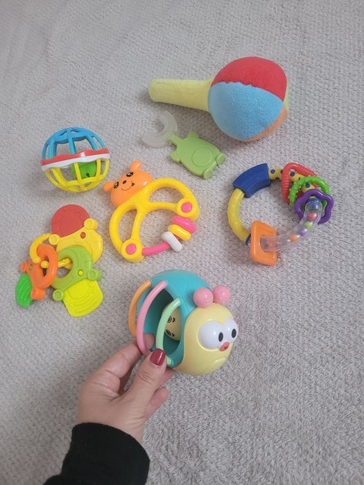 Jucarii zornaitiare si pentru dentitie